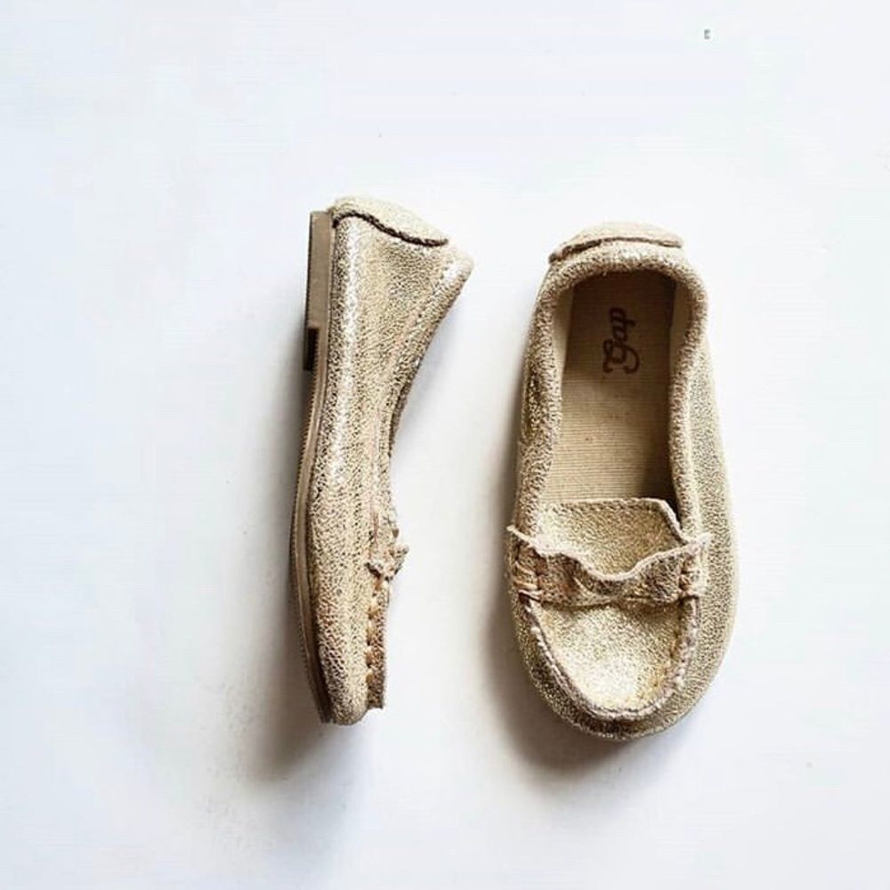 Babygap gold loafers/boat shoes EUC size 6